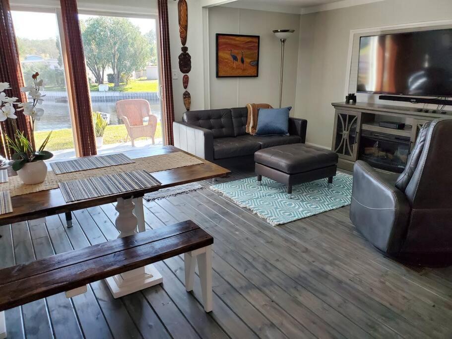הוילה טבארס 3 Bed, 2 Bath, Waterfront, Dock, Large Driveway מראה חיצוני תמונה