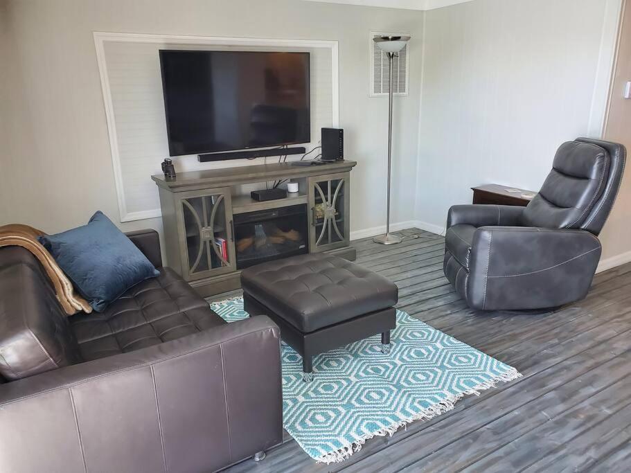 הוילה טבארס 3 Bed, 2 Bath, Waterfront, Dock, Large Driveway מראה חיצוני תמונה