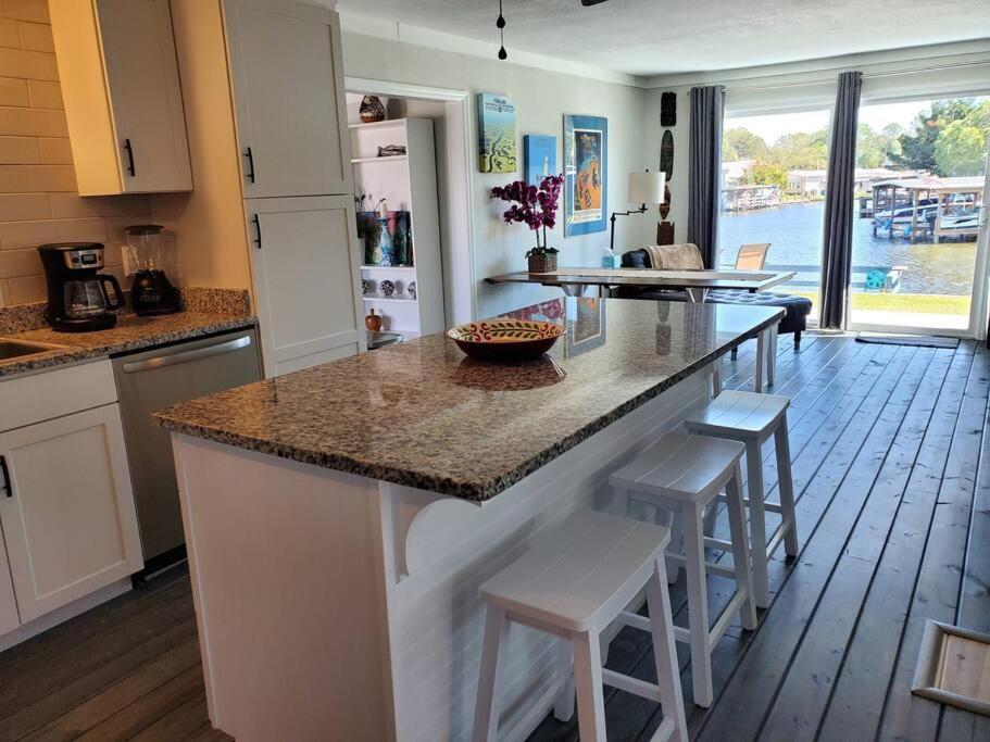 הוילה טבארס 3 Bed, 2 Bath, Waterfront, Dock, Large Driveway מראה חיצוני תמונה